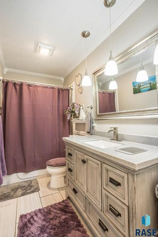 117 S Cardinal Dr, Brandon, SD 57005