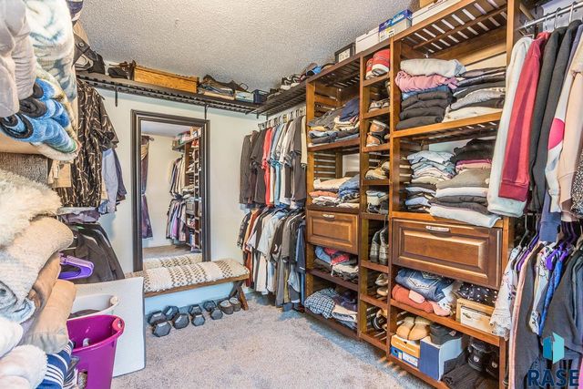 117 S Cardinal Dr, Brandon, SD 57005