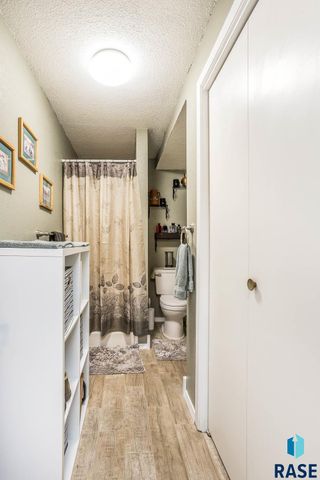 117 S Cardinal Dr, Brandon, SD 57005