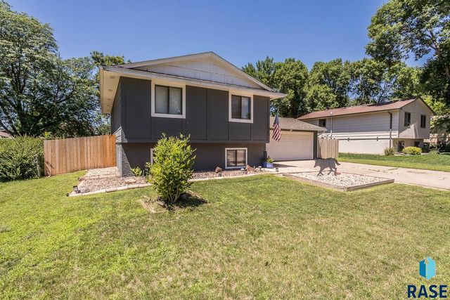 117 S Cardinal Dr, Brandon, SD 57005