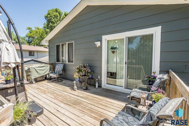 117 S Cardinal Dr, Brandon, SD 57005