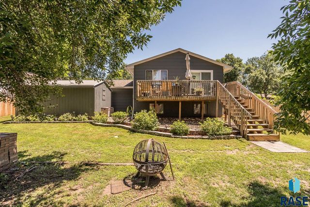 117 S Cardinal Dr, Brandon, SD 57005