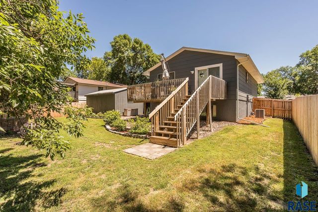 117 S Cardinal Dr, Brandon, SD 57005