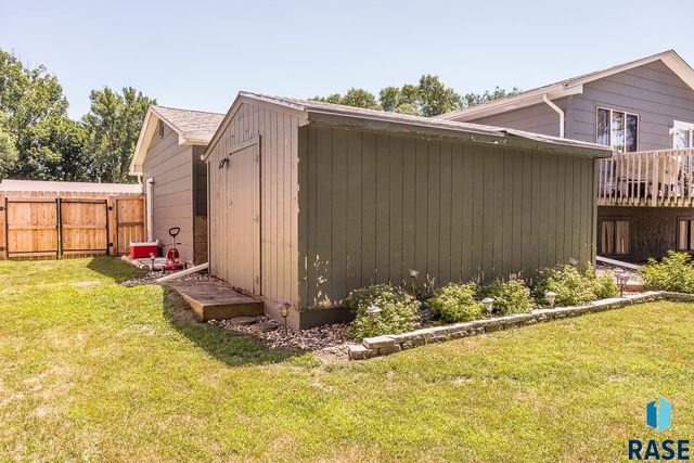 117 S Cardinal Dr, Brandon, SD 57005