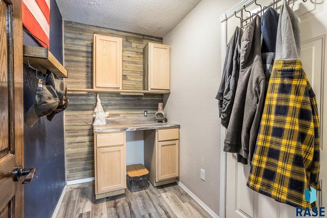 117 S Cardinal Dr, Brandon, SD 57005