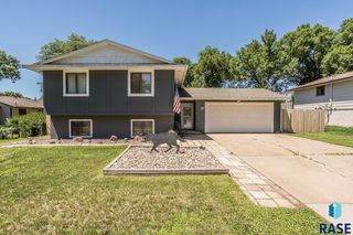117 S Cardinal Dr, Brandon, SD 57005