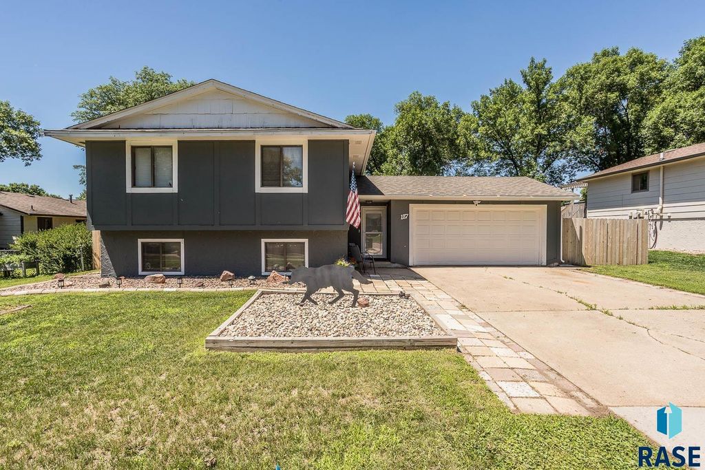 117 S Cardinal Dr, Brandon, SD 57005
