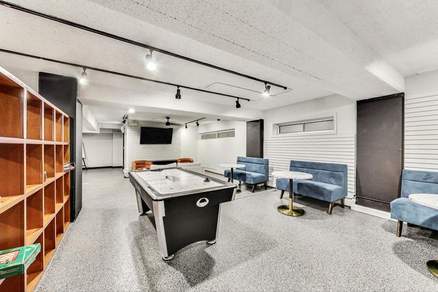 4950 N Marine Drive 1402, Chicago, IL 60640