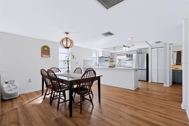 255 CAPRI CIRCLE N 22, Treasure Island, FL 33706