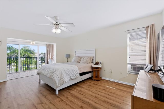 255 CAPRI CIRCLE N 22, Treasure Island, FL 33706