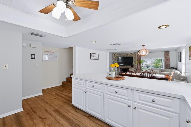 255 CAPRI CIRCLE N 22, Treasure Island, FL 33706
