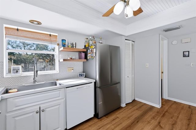 255 CAPRI CIRCLE N 22, Treasure Island, FL 33706