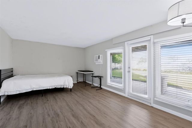 255 CAPRI CIRCLE N 22, Treasure Island, FL 33706