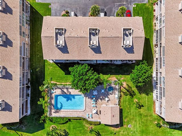 255 CAPRI CIRCLE N 22, Treasure Island, FL 33706