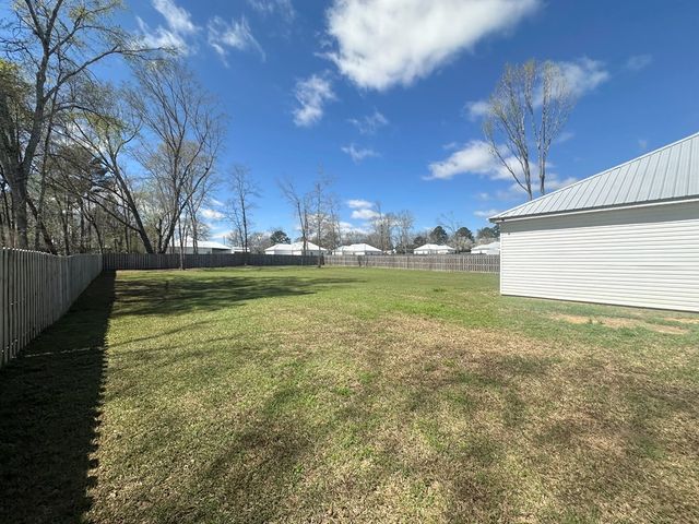 266 Merritt Dr, Slocomb, AL 36375