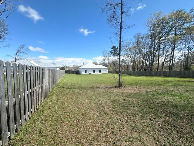 266 Merritt Dr, Slocomb, AL 36375