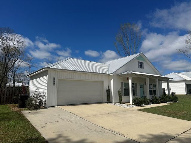 266 Merritt Dr, Slocomb, AL 36375