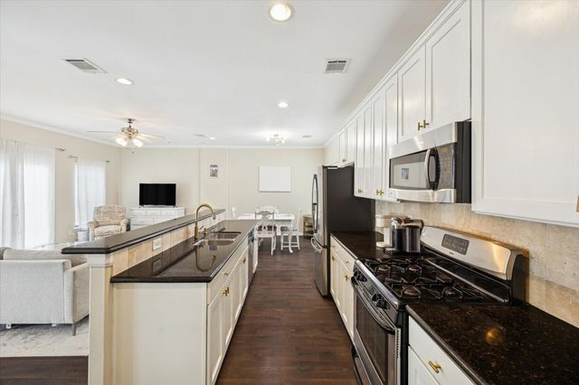 4411 Koehler Street E, Houston, TX 77007