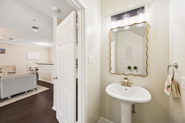 4411 Koehler Street E, Houston, TX 77007