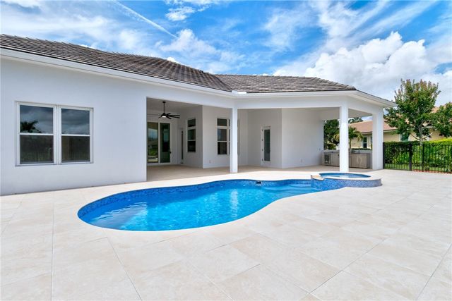 560 Stoney Brook Farm Court, Vero Beach, FL 32968