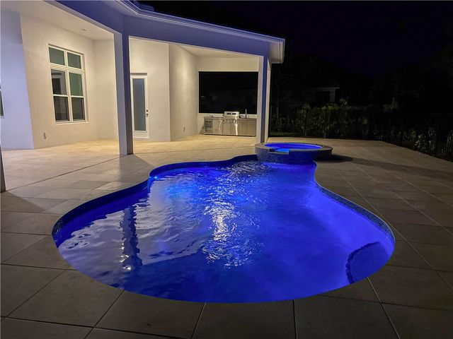 560 Stoney Brook Farm Court, Vero Beach, FL 32968