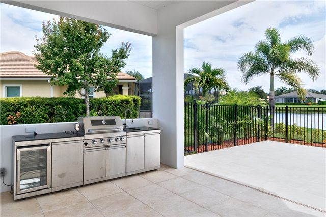 560 Stoney Brook Farm Court, Vero Beach, FL 32968