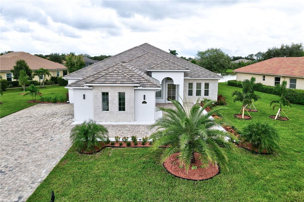 560 Stoney Brook Farm Court, Vero Beach, FL 32968