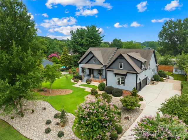 129 Aqua Drive, Mooresville, NC 28117