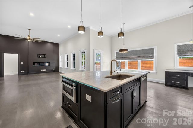 129 Aqua Drive, Mooresville, NC 28117