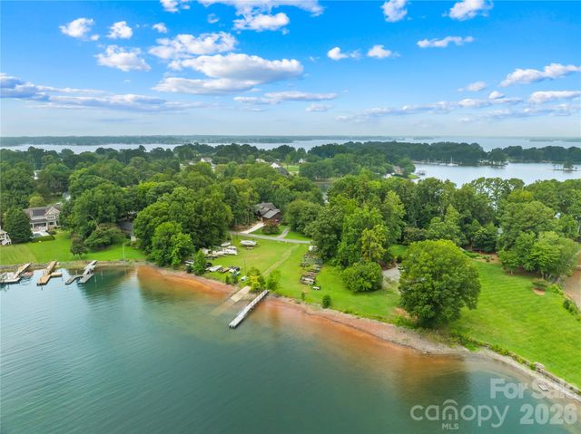 129 Aqua Drive, Mooresville, NC 28117