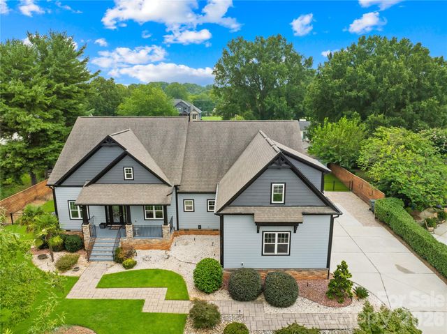 129 Aqua Drive, Mooresville, NC 28117