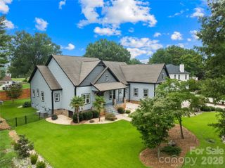 129 Aqua Drive, Mooresville, NC 28117