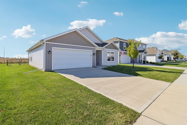 1016 35th Street SW, Altoona, IA 50009