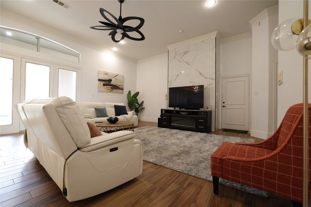 911 Walnut Falls Circle, Mansfield, TX 76063