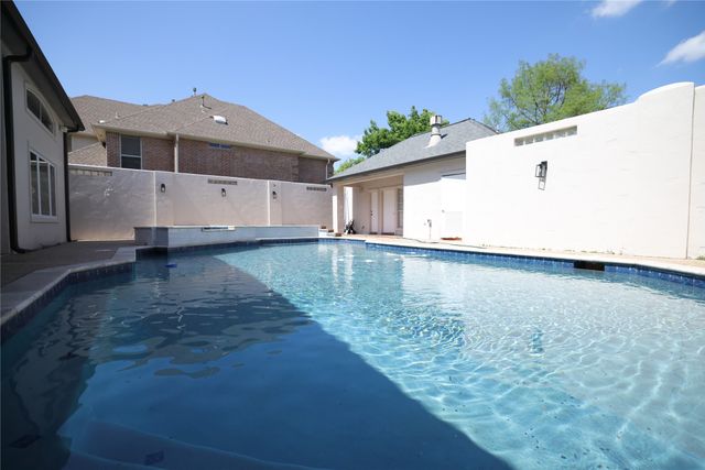 911 Walnut Falls Circle, Mansfield, TX 76063