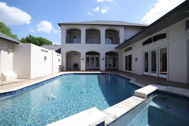 911 Walnut Falls Circle, Mansfield, TX 76063