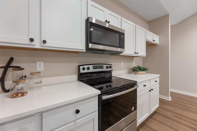 914 S Fox Ridge, Newton, KS 67114