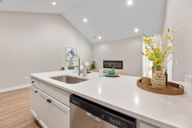 914 S Fox Ridge, Newton, KS 67114