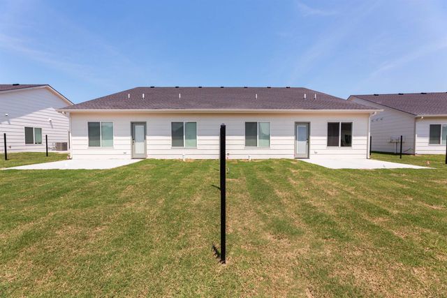 914 S Fox Ridge, Newton, KS 67114