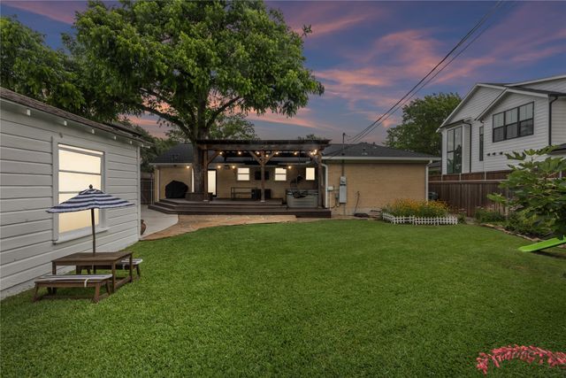 429 Parkhurst Drive, Dallas, TX 75218
