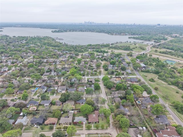 429 Parkhurst Drive, Dallas, TX 75218
