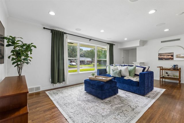 429 Parkhurst Drive, Dallas, TX 75218
