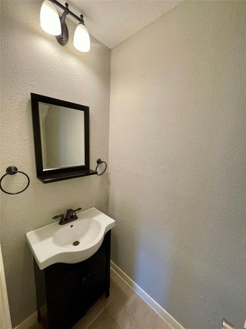 2121 El Paseo Street 1709, Houston, TX 77054