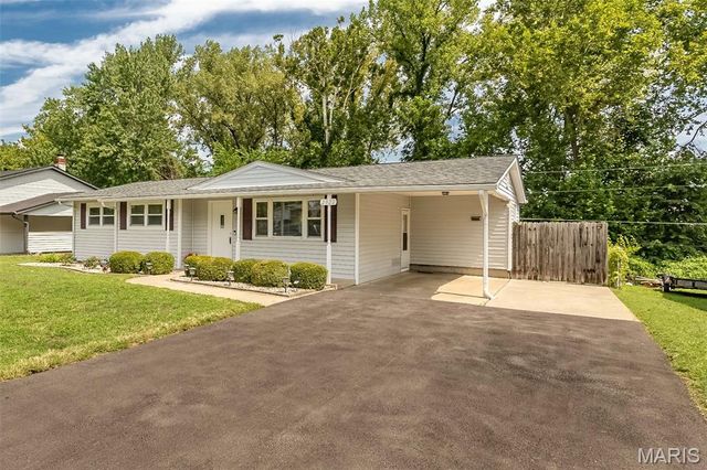 2022 Dawson Drive, St Charles, MO 63301