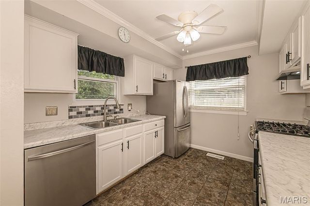 2022 Dawson Drive, St Charles, MO 63301