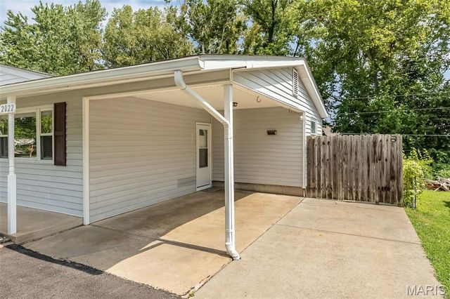 2022 Dawson Drive, St Charles, MO 63301