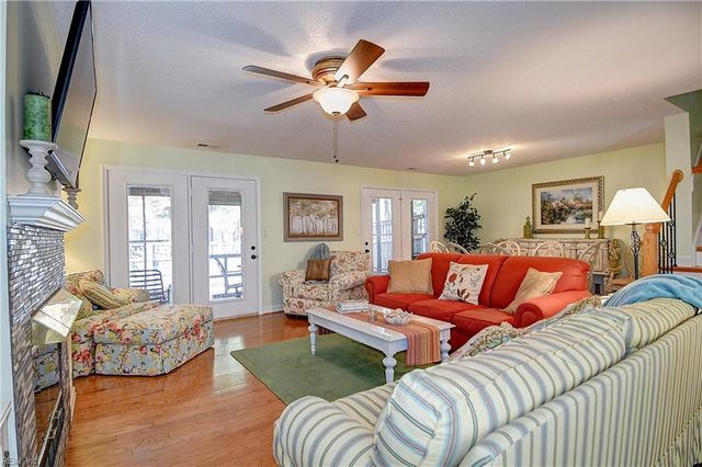 306 Esplanade PL, Chesapeake, VA 23320