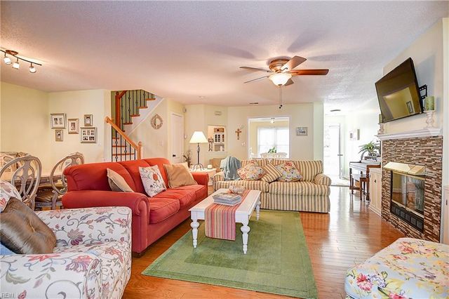 306 Esplanade PL, Chesapeake, VA 23320