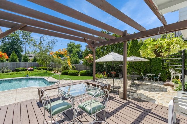 225 Crescent Street SE, Cedar Rapids, IA 52403