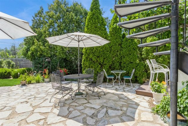 225 Crescent Street SE, Cedar Rapids, IA 52403